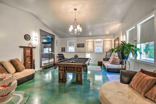 Sleek Fayetteville Home Less Than 1 Mi to City Center in Fayetteville, USA