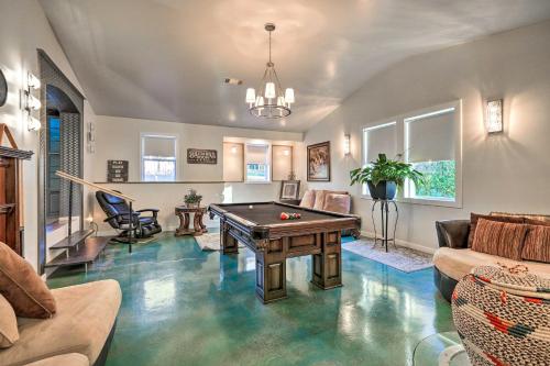 Sleek Fayetteville Home Less Than 1 Mi to City Center in Fayetteville, USA