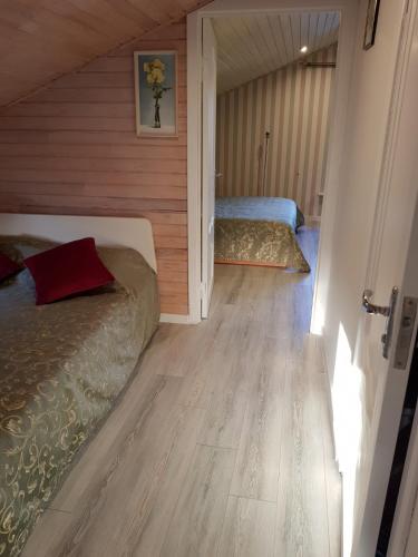 Big Quadruple Room image 6