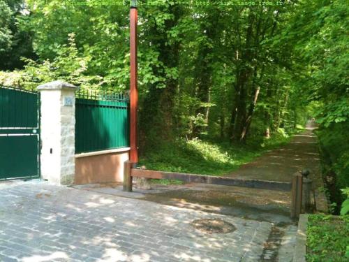 Garden, Studio avec jardin clos et wifi a Ville d'Avray a 1 km des pistes in Champs Sur Marne