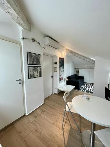 The White Attic - Apartment - Sanremo