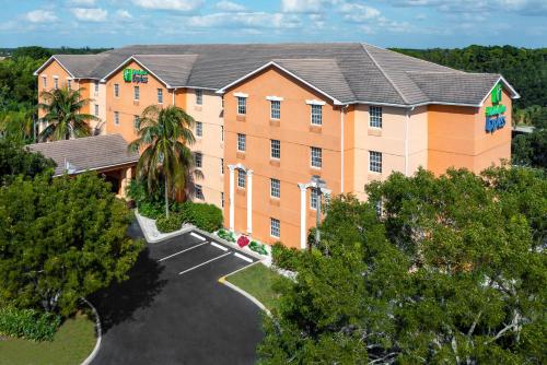 Holiday Inn Express Hotel & Suites Bonita Springs/Naples, an IHG Hotel
