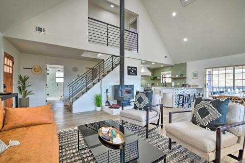Spacious Family Home on the Water and Boat Dock in Gordon, USA
