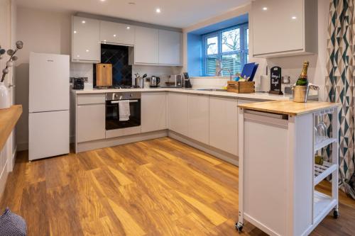virtuve, Caer Fedwen Barns Clwyd Cottage Two Bed, Barn Conversion with Private Hot Tub in Llandyrnog