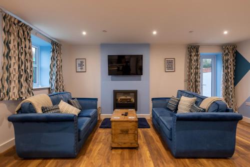 Clwyd Cottage - Two Bed, Barn Conversion with Private Hot Tub