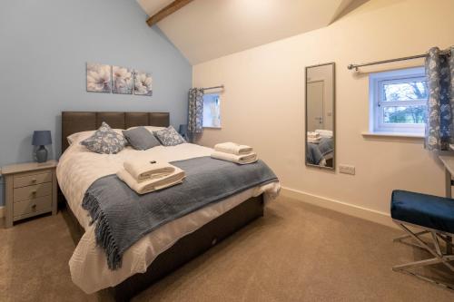Clwyd Cottage - Two Bed, Barn Conversion with Private Hot Tub