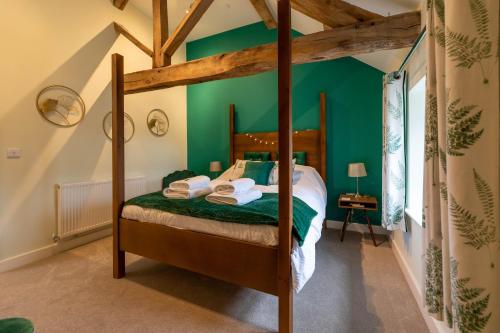 Caer Fedwen Barns Dyffryn Cottage King bed self catering with Hot Tub in Llandyrnog