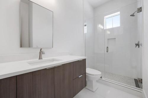 Searenity by Bliss Beach Rentals - image 9