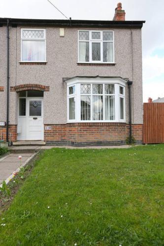 3 4 Bed House 2 Bathroom off road parking
