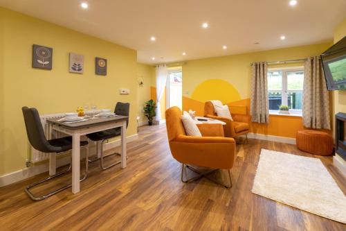 Iekārtas, Caer Fedwen Barns Heulog Cottage King Bed Self Catering with Private Hot Tub in Llandyrnog