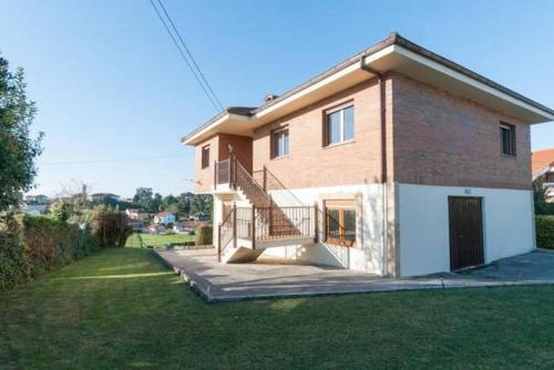 House with 3 bedrooms in Pedrena with wonderful sea view enclosed garden and WiFi 1 km from the beach gîte à louer Santander