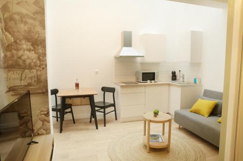 T2 Avec Verriere Situe En Hyper Centre Avec Wifi, Linge, Draps, Savons Et Serviettes Fournis - Cognac
