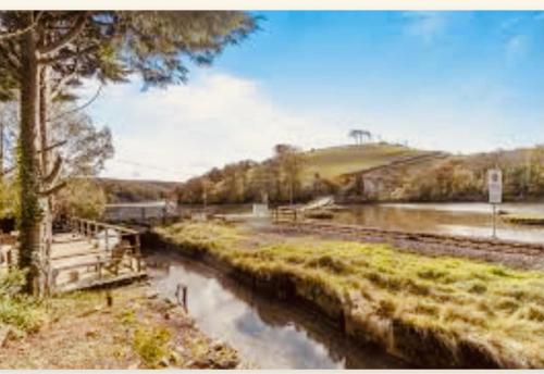Charming 2-bed Cottage In Tranquil Riversetting, Looe, Cornwall