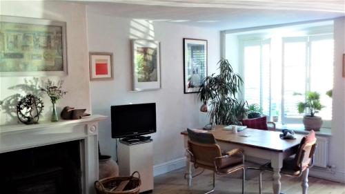 38 Newtown