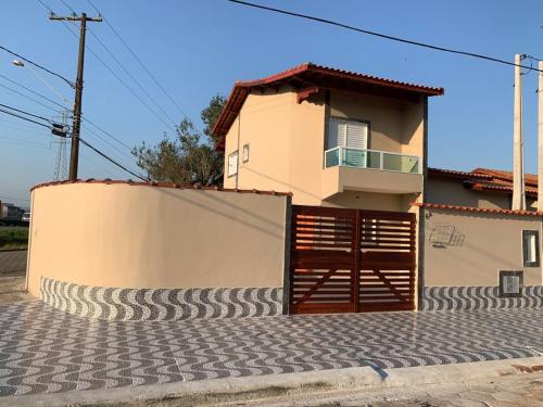 Casa em Itanhaém com piscina