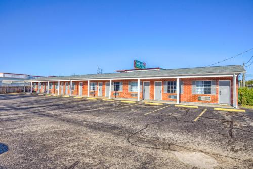 Adams Inn - image 9