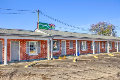 Adams Inn - image 3