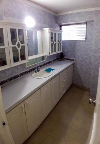 Twin Room with Shared Bathroom image 1