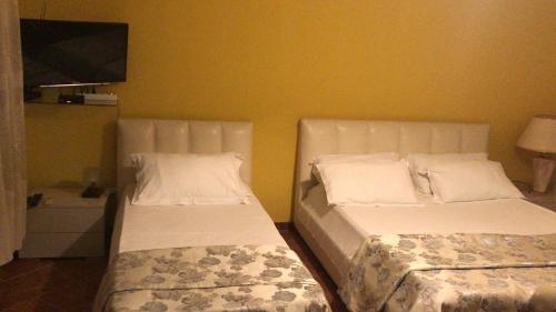 YELLOW ROOM - Durres YELLOW ROOM - Durres