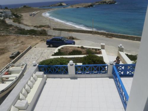 Blue and White Studios & Apartments
