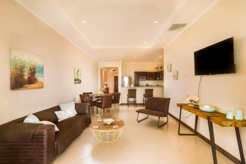 Playa Flamingo, Stunning Sunset View Condominium Flamingo Towers 17