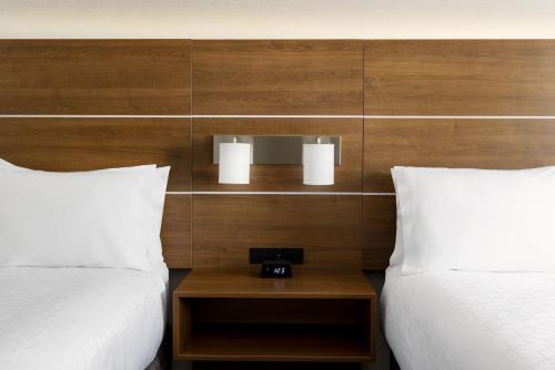 2 queen beds
