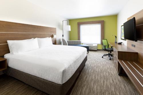 Holiday Inn Express & Suites Oakhurst-Yosemite Park Area, an IHG Hotel