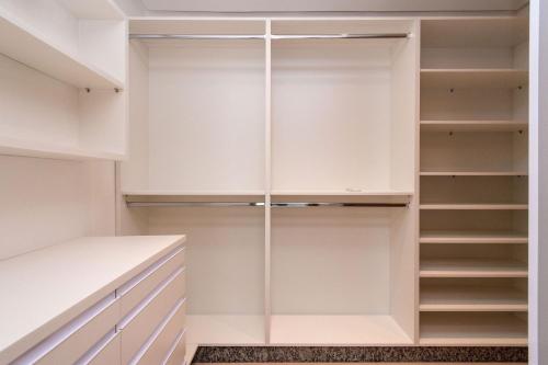 THD0318 - Duplex de LUXO 2Q, perfeito e PRONTO para curta e longa estadia - Setor Bueno - Ed The Exp