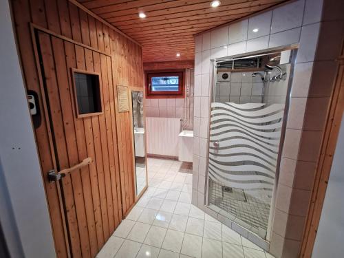 ซาวน่า, Pension Föhrenhain (Pension Fohrenhain) in เซเฟลด์ คาโดลซ์