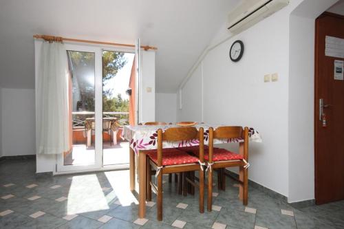 Apartments by the sea Cres - 8095
