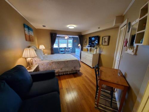 St Thomas Square 1210A Sleeps 4 Pool Fire Pit