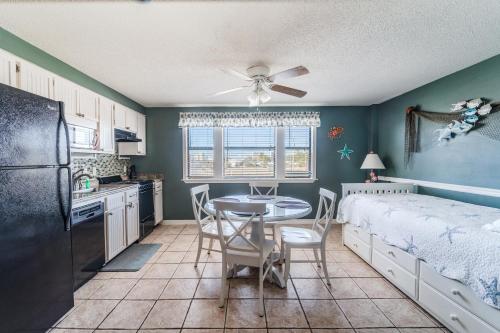 St Thomas Square 1210A Sleeps 4 Pool Fire Pit - image 10