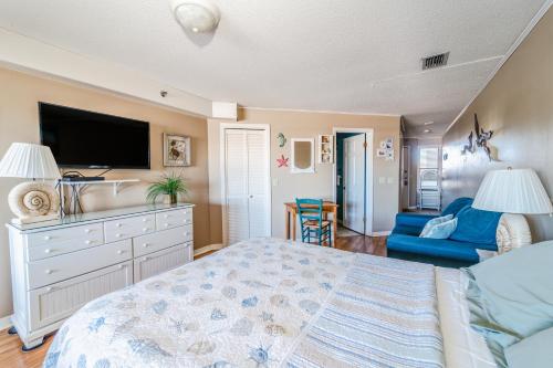 St Thomas Square 1210A Sleeps 4 Pool Fire Pit - image 7