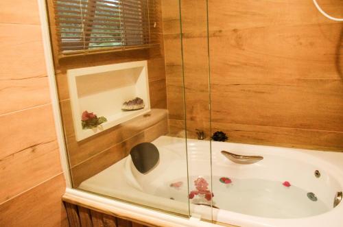2 bedrooms, 4 beds