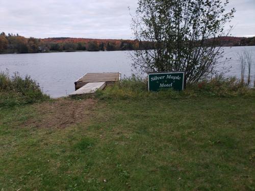 ทัศนียภาพ, Silver Maple Motel in ฮาลิเบอร์ตัน (ON)
