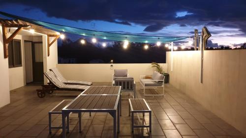 Luxury Westwood Penthouse with private Roof top and Common pool Ref 15847