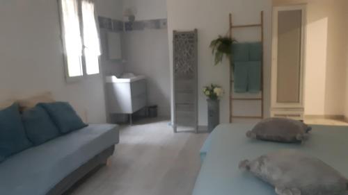 Room in Guest room - Guest House - La Cheneraie- Ventoux Room