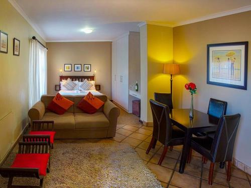 Room in BB - Guest room with double bed and kitchen, in Port Elizabeth ideal business travel