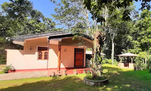 Kande Gedara Resort (කන්දෙ ගෙදර) in Monaragala