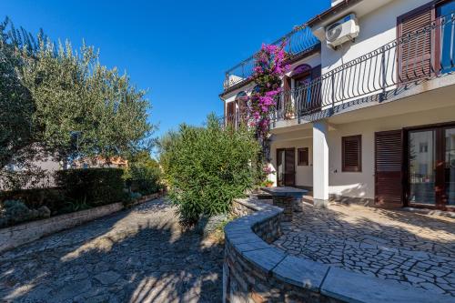 Guest House Jolanda - main image
