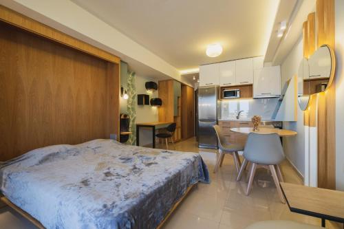 Lux City Studio for couples with Balcony