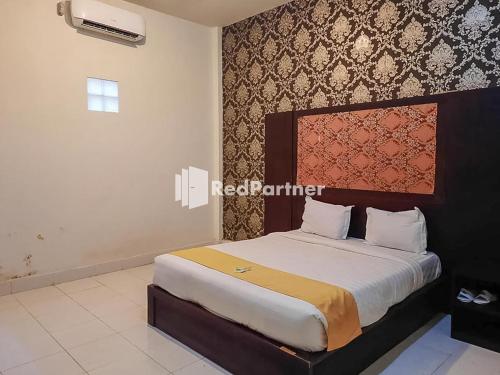 Guestroom, Hotel Puri Yasmin Potowanua Lasusua Mitra RedDoorz in Kolaka