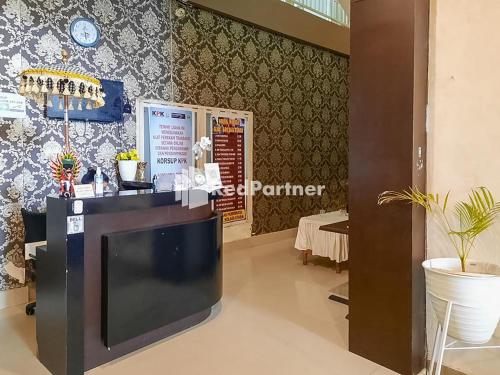 Lobby, Hotel Puri Yasmin Potowanua Lasusua Mitra RedDoorz in Kolaka