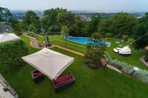 Villa via Lapis - Panoramablick über Dresden - Garten - Pool - Sauna - Luxus, Drážďany (fotografie 6)