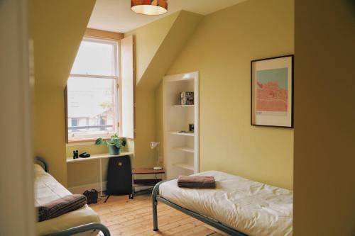 2 twin beds