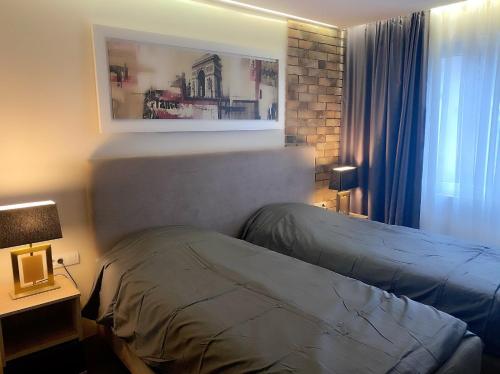 2 queen beds