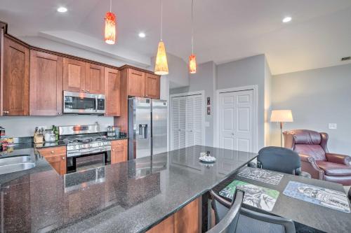 Chicago Condo with Balcony Walk to CTA Stations! in Chicago, USA