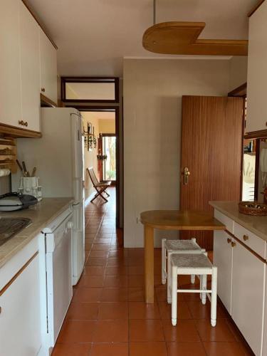 ห้องครัว, Moradia próxima da praia do Areinho, na Ria, e praia dos Marretas (Moradia proxima da praia do Areinho, na Ria, e praia dos Marretas) in โอวาร์
