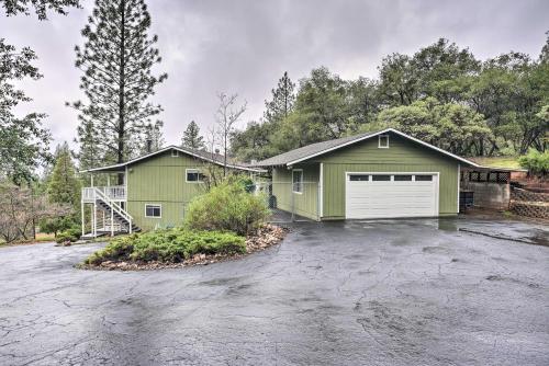 Charming and Pet-Friendly Pine Grove Retreat! in Jackson (CA)