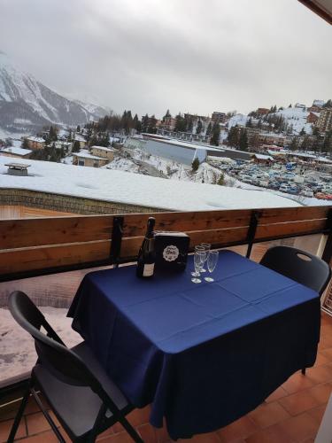 LE COSY aux pieds des pistes appartement avec balcon PLEIN CENTRE